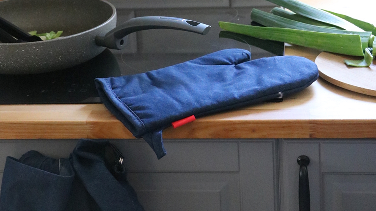 JEANS Rękawica kuchenna, granatowa, 18x30 22283951 Material glove JEANS 18x30 cm 22283951 - obrazek 3