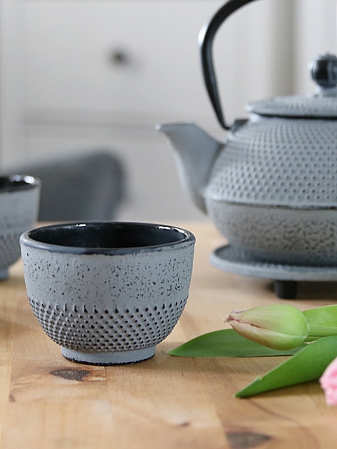 Żeliwne czarki do herbaty zestaw 2 szt ONE szary Cast iron japanese cups set of 2 pcs ONE GREY - obrazek 3