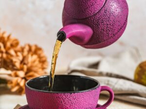 Żeliwny dzbanek i filiżanka TEA FOR ONE 0,4 FUKSJA Cast iron TEA 4 ONE set 0,4l GIFT FUCHSIA