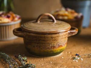 Ceramiczna linia OMBRES INSTA mała miska z przykry OMBRES INSTA line round small caserolle