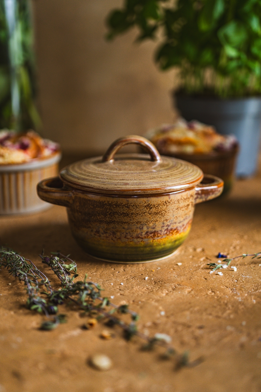 Ceramiczna linia OMBRES INSTA mała miska z przykry OMBRES INSTA line round small caserolle