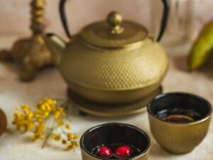 Żeliwny dzbanek zaparzacz  0,8 l GIFT zestaw ZŁOTY Cast iron japanese teapot 0,8L GIFT SET GOLD