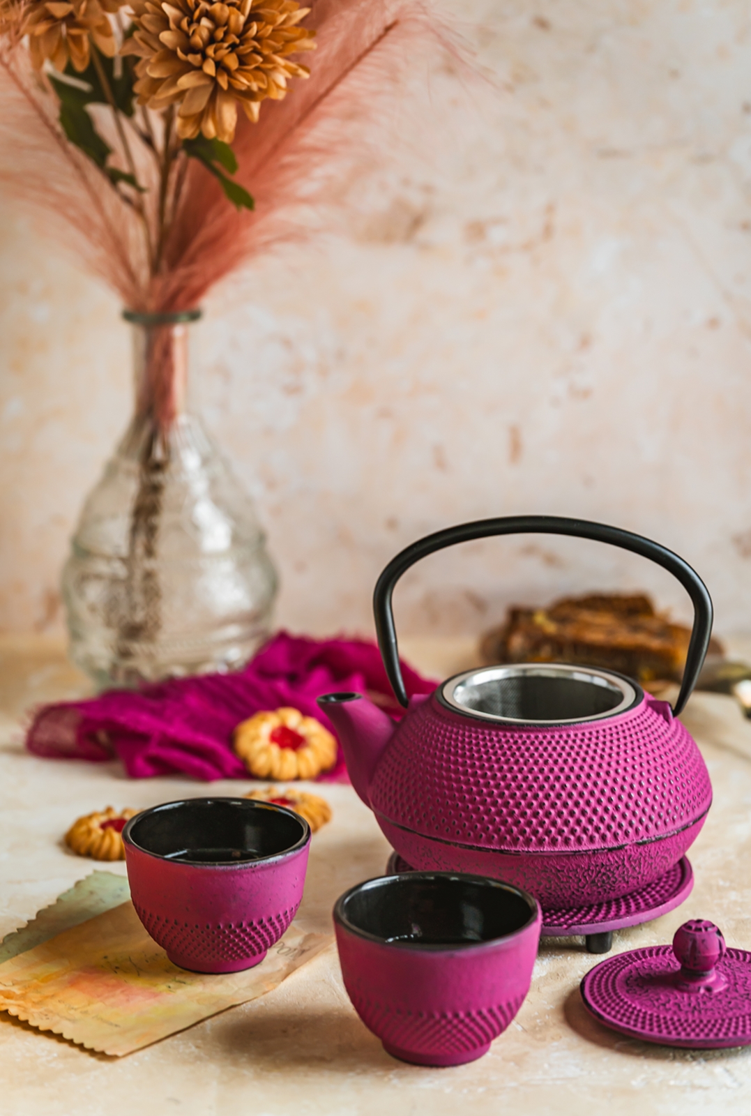 Żeliwny dzbanek zaparzacz 0,8 l GIFT zestaw FUKSJ Cast iron japanese teapot 0,8L GIFT SET FUCHSIA - obrazek 4