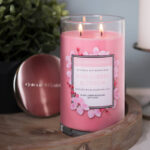 ŚWIECZKA zapachowa Pink Cherry Blossom CANDLE Colonial Classic 19oz - Pink Cherry Blossom