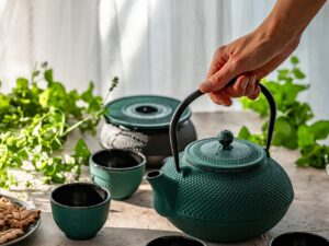 Żeliwny dzbanek zaparzacz  1,5 l GIFT zestaw CIEMN Cast iron japanese teapot 1,5L GIFT SET OLIVE