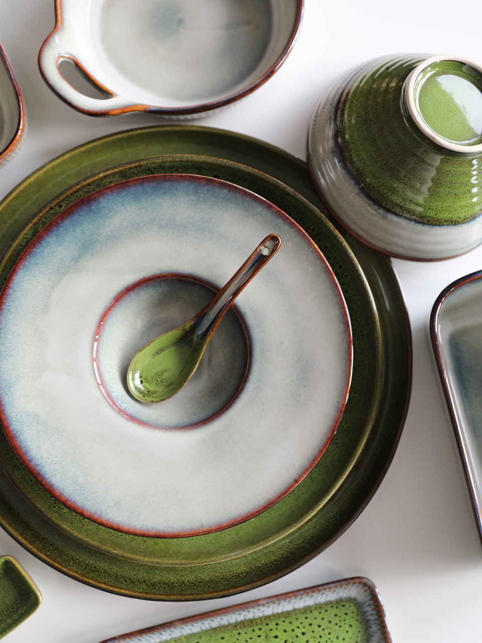 Ceramiczna linia OMBRES talerz do pizzy ciasta 32 OMBRES line pizza or cake plate 32 cm - obrazek 3