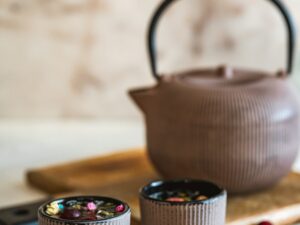 Żeliwne czarki do herbaty SEBASTIANO lawendowy Cast Iron Tea Cups Set of 2 SEBASTIANO lavender