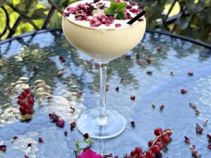 Szklany kieliszek do szampana prążkowany ZŁOTY PAS Glasses GOLD rim champagne coupe glass 27021736