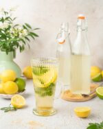 Szklana butelka z zamknięciem RYFLE 27 cm 500 ml Glass bottle with ring 500 ml RIFLESS 23468091