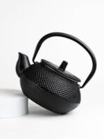 Żeliwny dzbanek zaparzacz 0,3 l GIFT ONE czarny Cast iron japanese teapot 0,3L GIFT ONE BLACK
