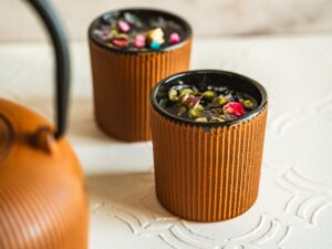 Żeliwne czarki do herbaty SEBASTIANO rdzawy Cast Iron Tea Cups Set of 2 SEBASTIANO rusty