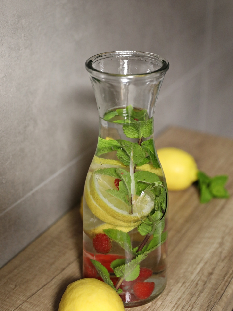 Szklany dzbanek lub wazon do kwiatów 1l 26 cm Glass carafe 1l jug or vase for flowers 23467528 - obrazek 2