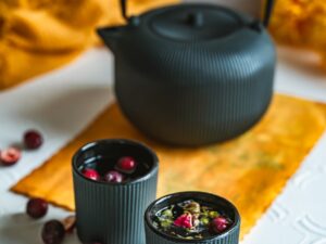 Żeliwne czarki do herbaty SEBASTIANO ciemny szary Cast Iron Tea Cups Set of 2 SEBASTIANO dark grey