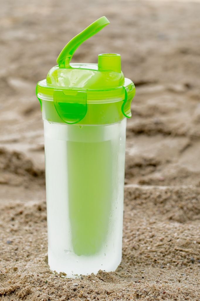 Plastikowy bidon butelka z wkładem chłodzącym 0,5l Plastic bottle with cooler 500ml 24530486 PRZECENA - obrazek 4