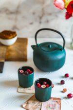 Żeliwne czarki do herbaty SEBASTIANO ciemna zieleń Cast Iron Tea Cups Set of 2 SEBASTIANO dark green