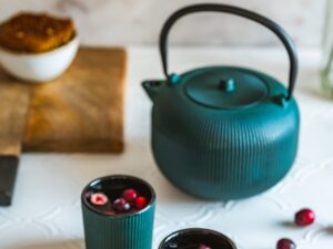 Żeliwne czarki do herbaty SEBASTIANO ciemna zieleń Cast Iron Tea Cups Set of 2 SEBASTIANO dark green