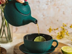 Żeliwny dzbanek i filiżanka TEA FOR ONE 0,4 l GIFT Cast iron TEA 4 ONE set 0,4l GIFT OLIVE
