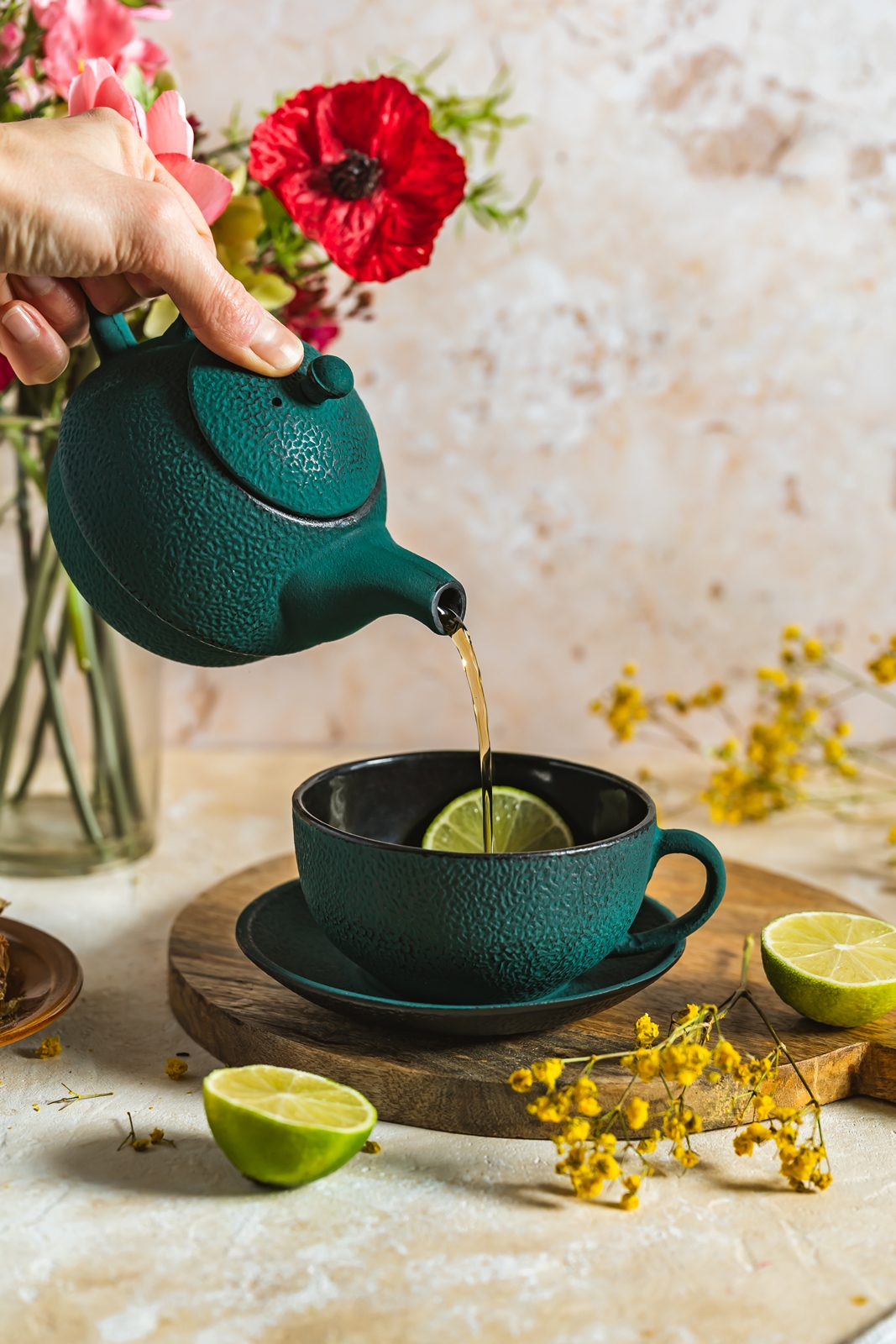 Żeliwny dzbanek i filiżanka TEA FOR ONE 0,4 l GIFT Cast iron TEA 4 ONE set 0,4l GIFT OLIVE