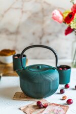 Żeliwny dzbanek 1L SEBASTIANO ciemna zieleń Cast Iron Teapot 1L SEBASTIANO dark green