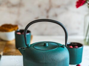 Żeliwny dzbanek 1L SEBASTIANO ciemna zieleń Cast Iron Teapot 1L SEBASTIANO dark green