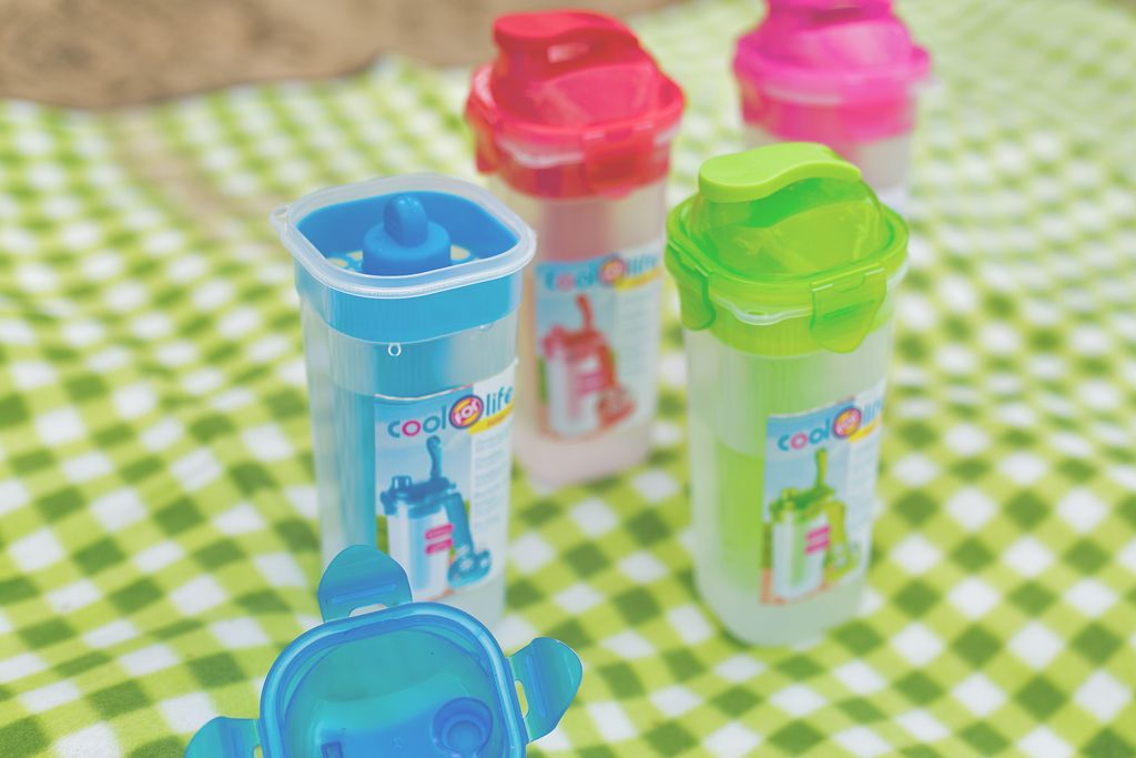 Plastikowy bidon butelka z wkładem chłodzącym 0,5l Plastic bottle with cooler 500ml 24530486 PRZECENA - obrazek 2