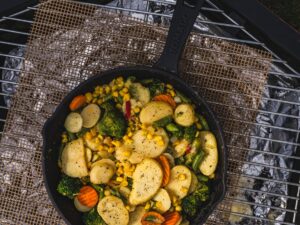 Żeliwna patelnia okrągła z rączką 25cm ŻELIWO CAST IRON Frying pan 25cm 23460370 / 72/ 73