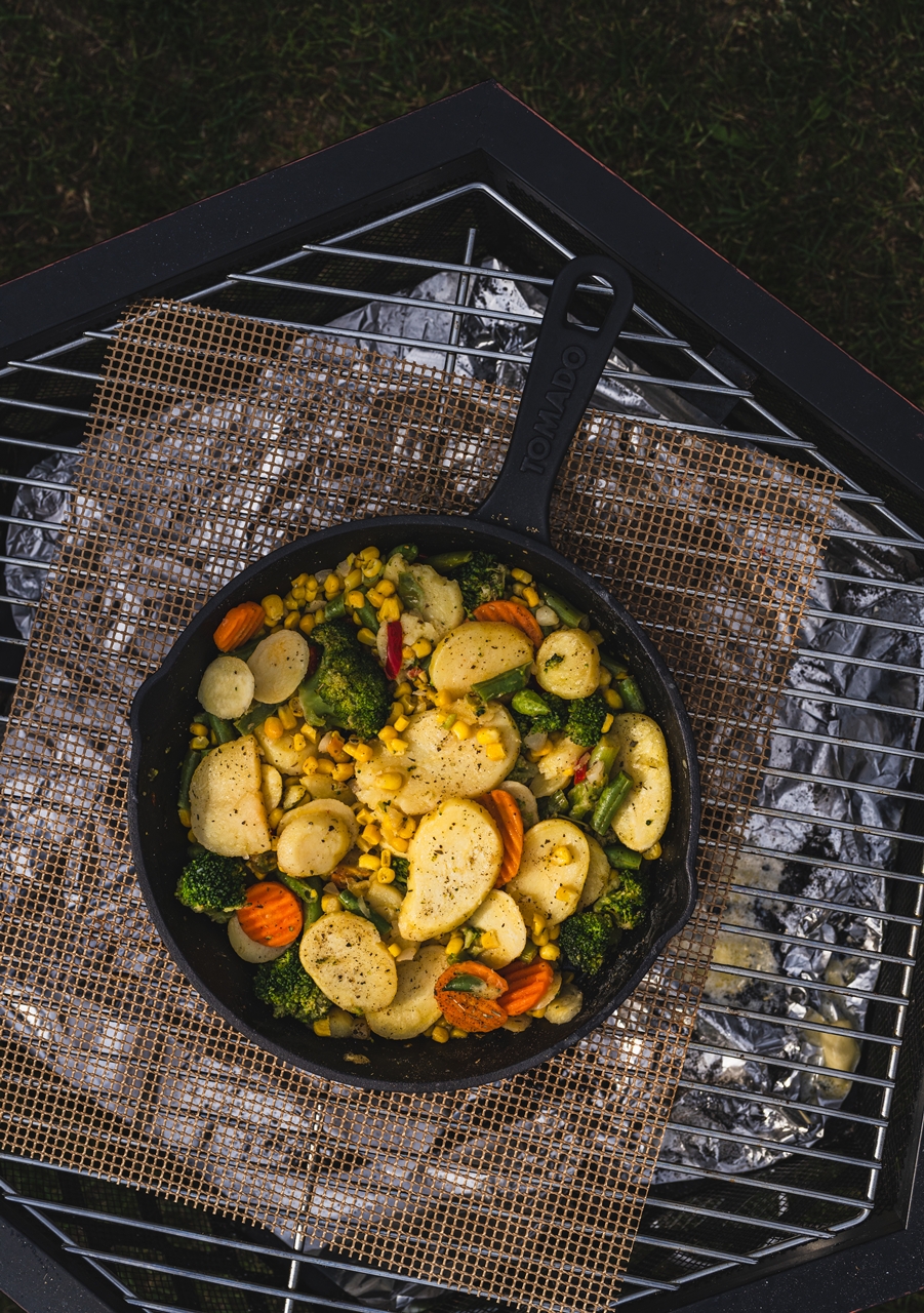 Żeliwna patelnia okrągła z rączką 25cm ŻELIWO CAST IRON Frying pan 25cm 23460370 / 72/ 73