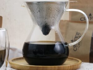 MPL szklany dzbanek/zaparzacz z lejkiem 0,8 l  MPL glass jug/infuser with funnel 0,8 l DRIP