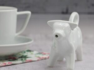 Porcelana- Mlecznik w kształcie krówki, biały 70 m Porcelain milk pot cow shape 14,5x5x8 24301332