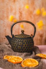 Żeliwny czajnik dzbanek zaparzacz 0,3 l ZŁ PSZCZÓŁ Cast iron japanese teapot 0,3L GOLD BEES 079349