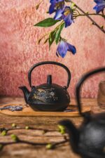 Żeliwny czajnik dzbanek zaparzacz 0,3 l złoty ptas Cast iron japanese teapot 0,3L GIFT BIRD 079356