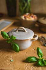 Ceramiczna linia OMBRES I miska z pokrywką JASNY B OMBRES INSTA line round small caserolle LIGHT BR