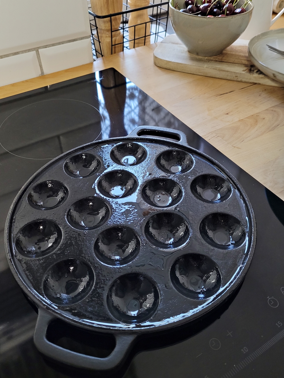 Żeliwna patelnia do małych holenderskich naleśnikó CAST IRON dutch small pancakes pan 23460093 - obrazek 4
