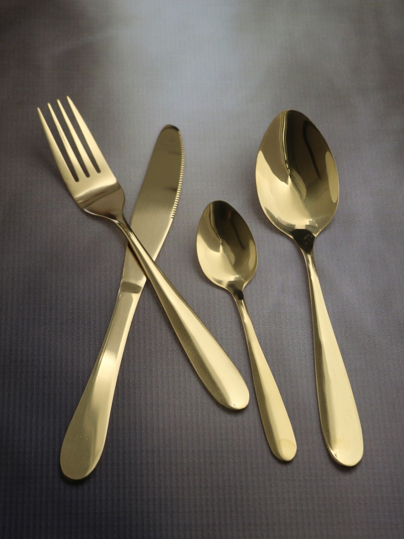 Sztućce zestaw 16 el powłoka kolor złoty Cutlery set 16 pcs titanium gold coating 22081523